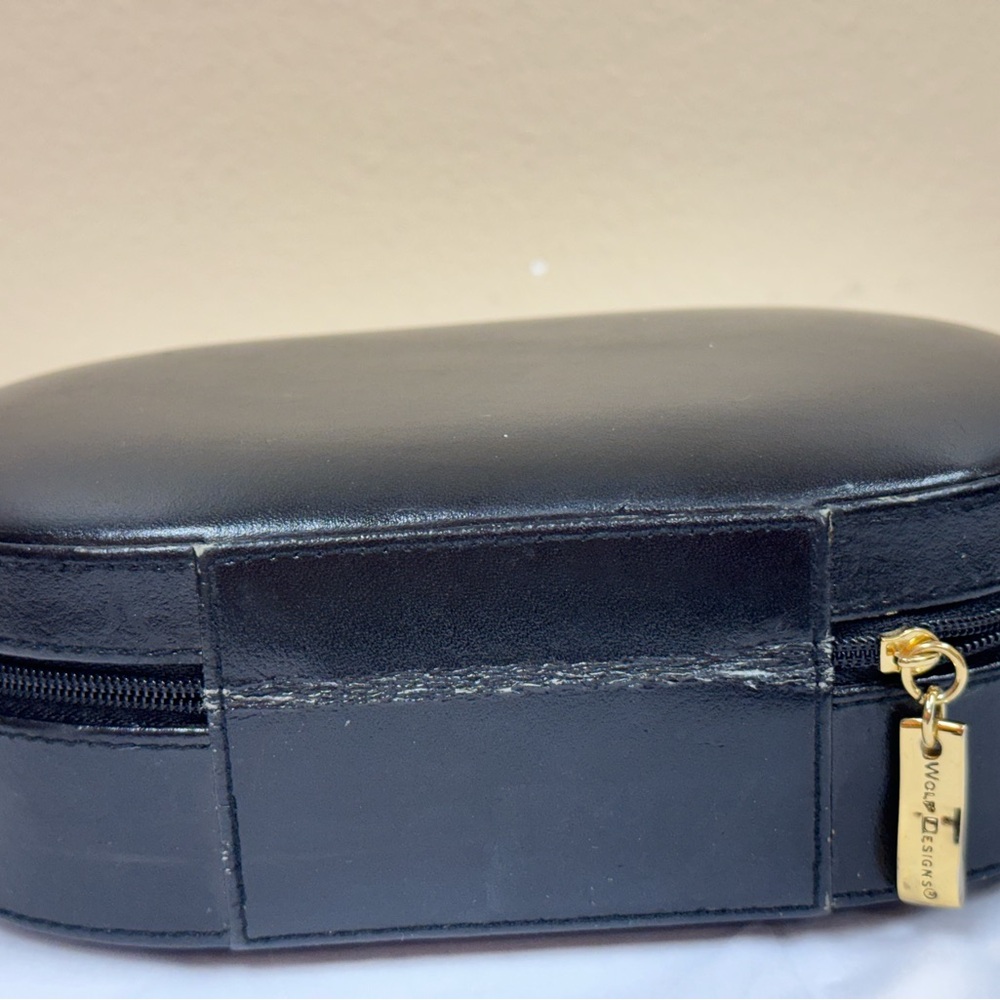 Wolf Heritage Oval Jewelry Zip Case, genuine leather. - Picture 7 of 14